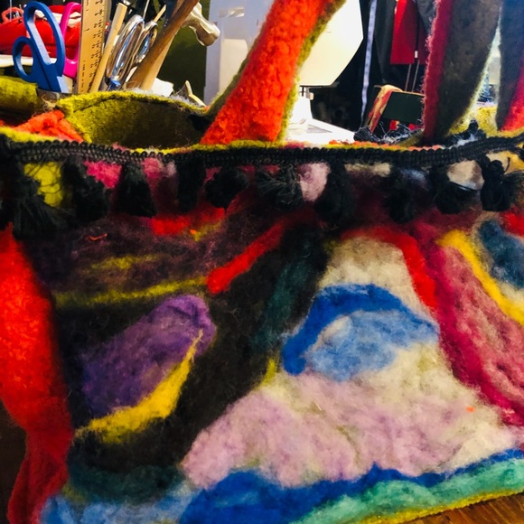 Handmade wool felted handbags - Picture 5 of 6